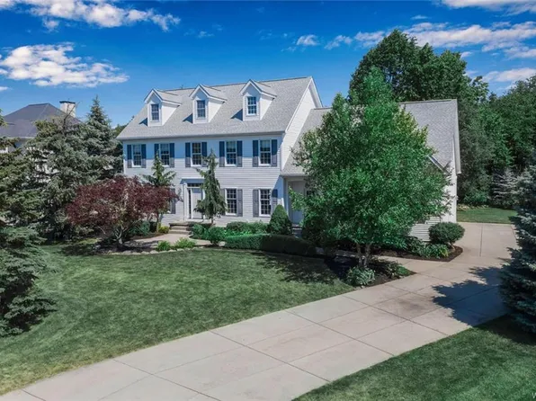 9537 Cobblestone Dr, Clarence, NY 14031