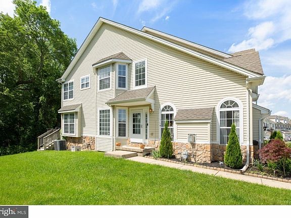 4th image of 219 Westbrook Dr