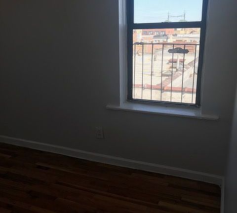5th image of 2333 32nd St APT D1