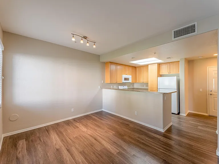 Laurel Canyon Apartment Homes — Photo 58