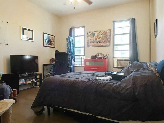 4th image of 788 Hart St #2RR