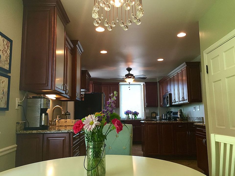 1st image of 845 Westwood Pl