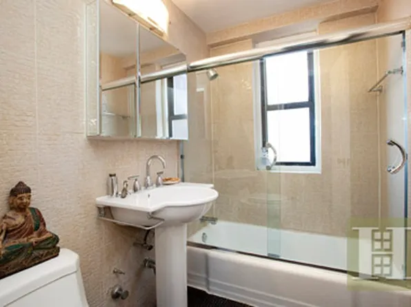 264 East Broadway image 1 of 4