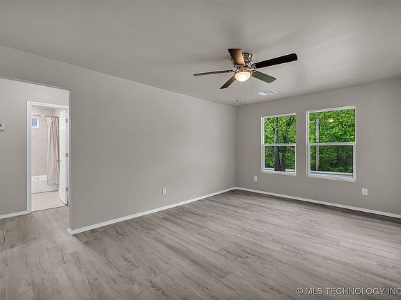 4th image of 914 W Bryan Ave