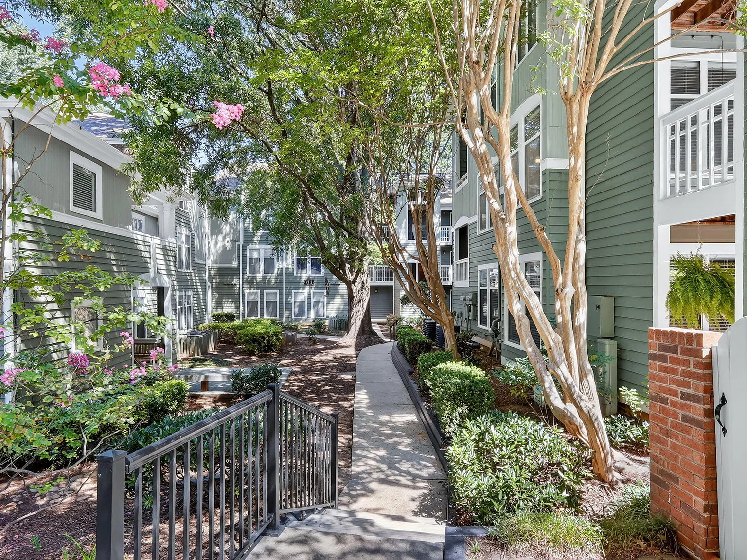 2 bed, 2.0 bath, 993 sqft, $1,850 — Photo 3