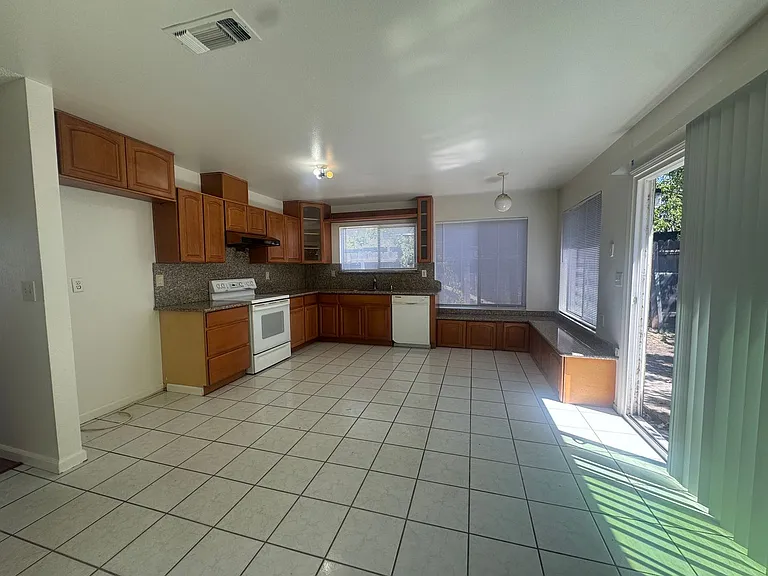 7557 Lemarsh Way — Photo 2