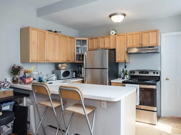 43 Park Vale Ave APT 8, Allston, MA 02134