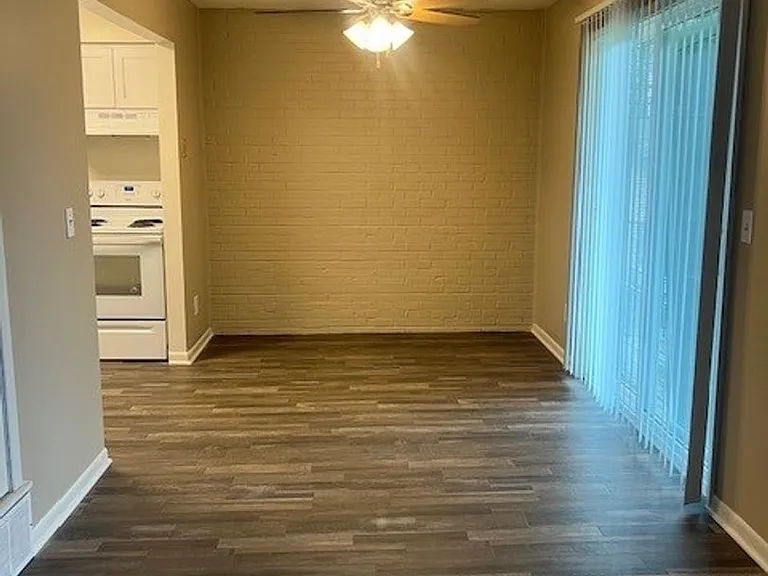 Citadel Apartments — Photo 38