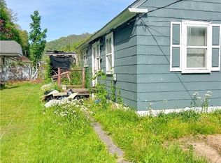34 34th St, Oceana, WV 24870