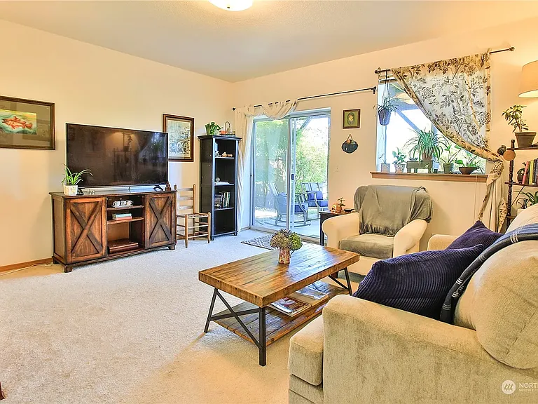 Chris Mar Ln — Photo 11