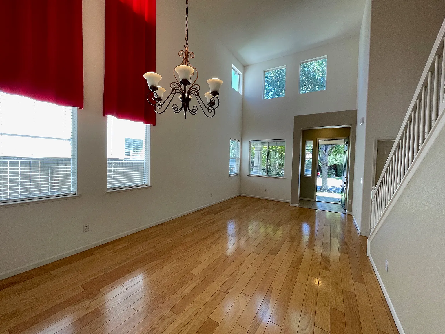 4 bed, 2486 sqft, $3,150 — Photo 2
