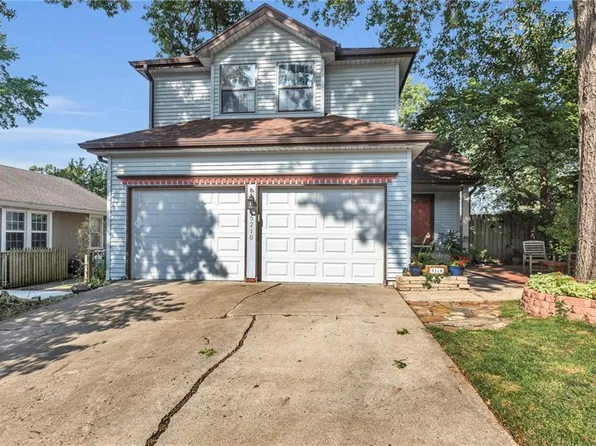 5210 Fontana St, Roeland Park, KS 66205