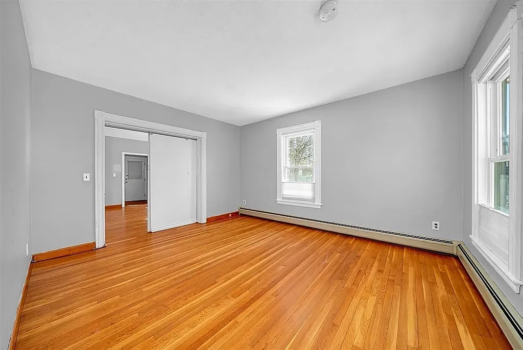 2 bed, 1000 sqft, $2,700 — Photo 2