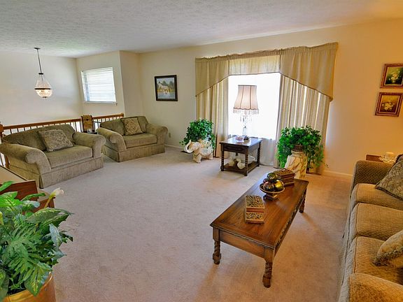 4th image of 3241 Pebble Lake Dr