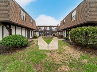 1920 King James Pkwy APT 11, Westlake, OH 44145