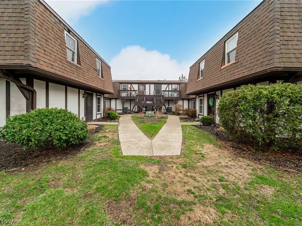 1920 King James Pkwy APT 11, Westlake, OH 44145