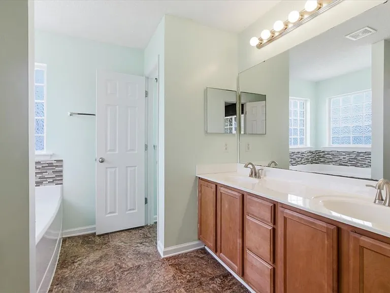 103 Briar Hollow Dr — Photo 27