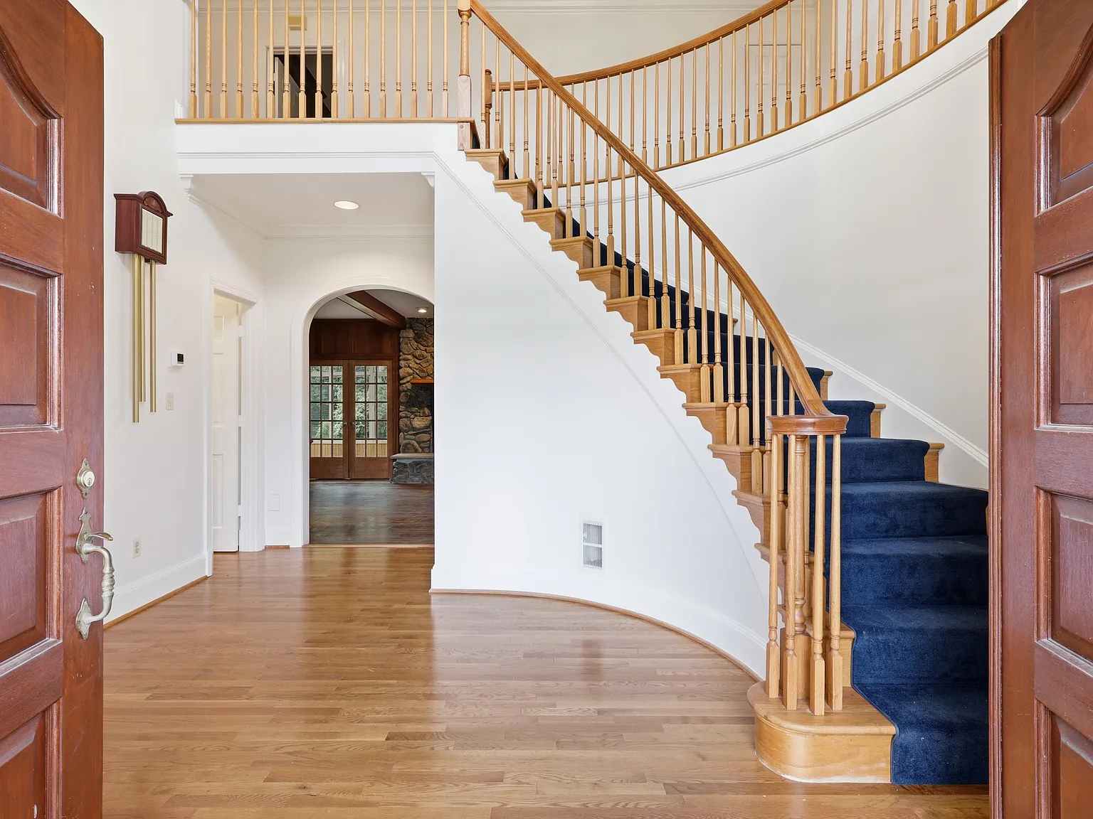 7 bed, 6033 sqft, $7,900 — Photo 3