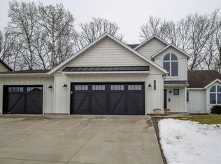 3913 Oak Knoll Dr, Eau Claire, WI 54701