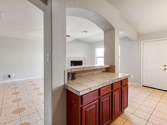 4th image of 4825 Brianhill Dr