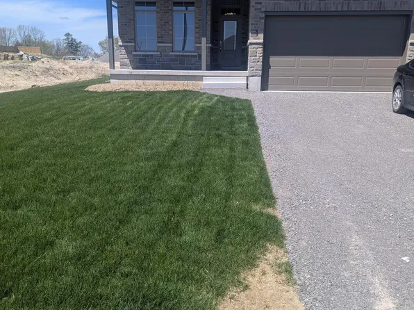 1 Matheos Cres #Sfh, Quinte West, ON K8V 0L2