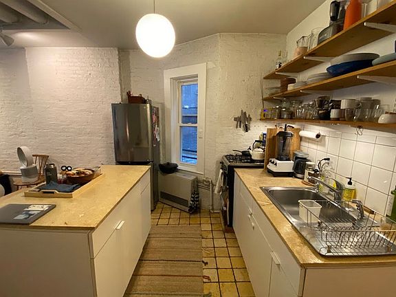 2nd image of 110 Suffolk St APT 2B