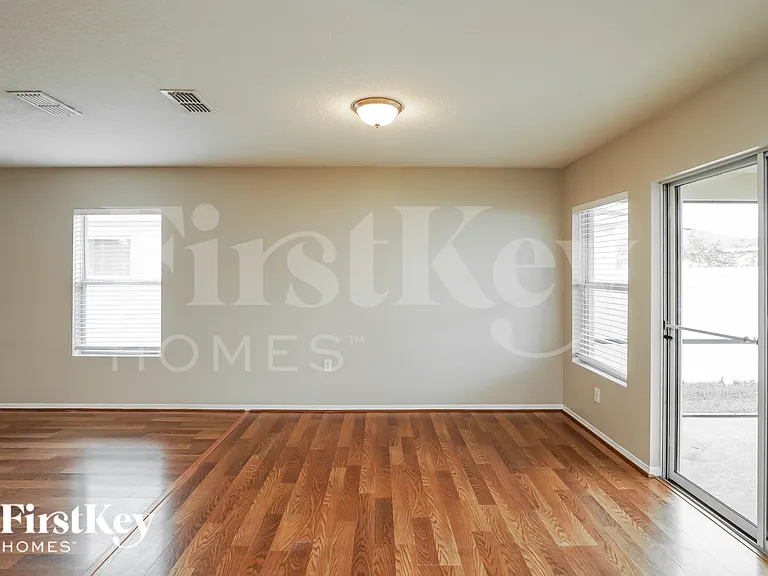 1560 Nature Trl — Photo 2