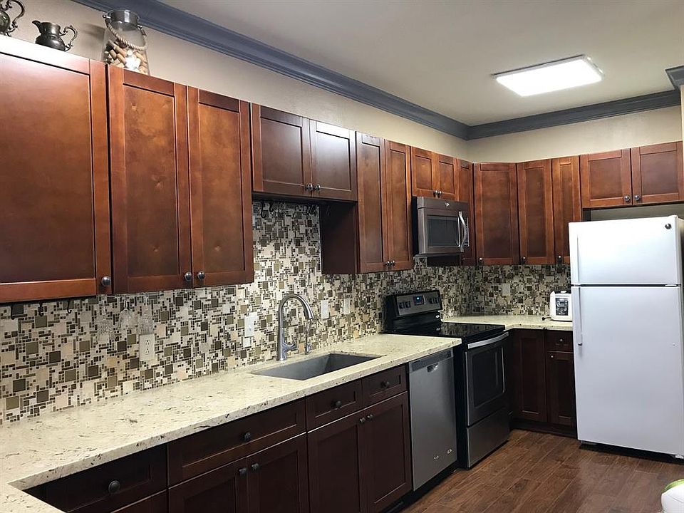 1st image of 17417 Red Oak Dr APT 121