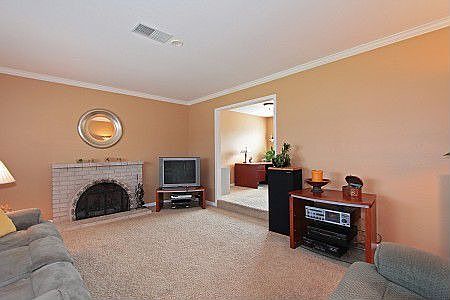 Neutral paint and carpet.