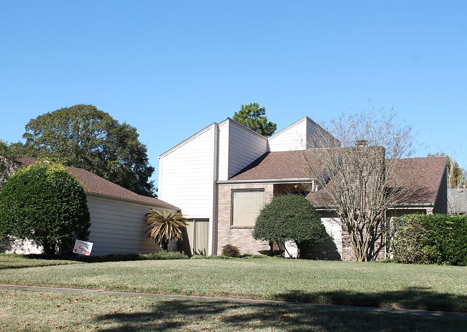 1st image of 15903 Mesa Verde Dr
