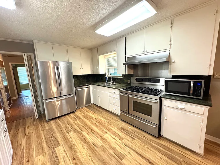2211 Clay St — Photo 5