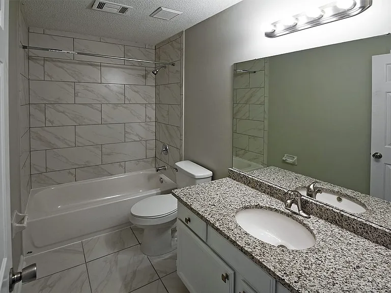 7611 Lowrance Rd — Photo 16