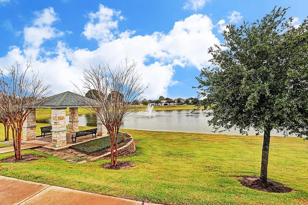 3 bed, 2.0 bath, 1788 sqft, $2,200 — Photo 1