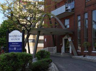 256 Mohawk Rd E, Hamilton, ON L9A 2H8