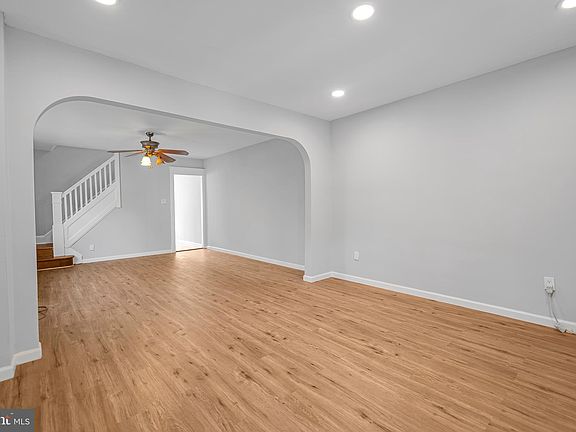 3rd image of 861 Lyndale Ave