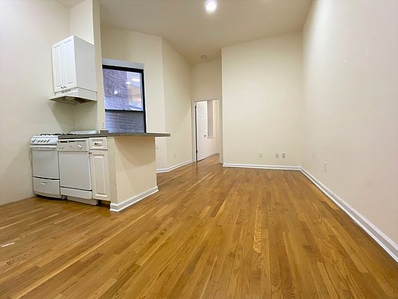 3rd image of 130 E 93rd St APT 2A