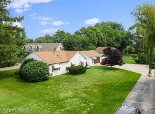 27320 Ryan Rd, Warren, MI 48092