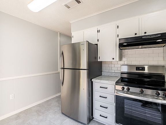 5th image of 9000 Woodbine Dr APT A