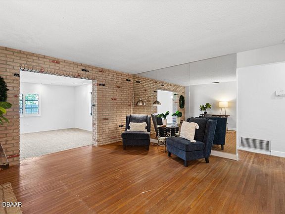 5th image of 233 Cumberland Ave