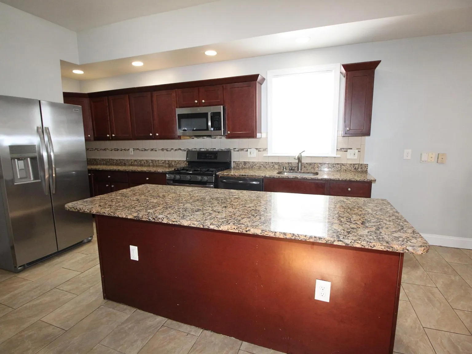 2 bed, 1400 sqft, $2,500 — Photo 1