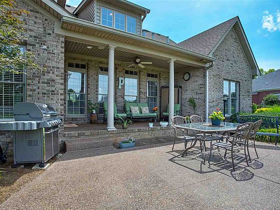5th image of 403 Calumet Way