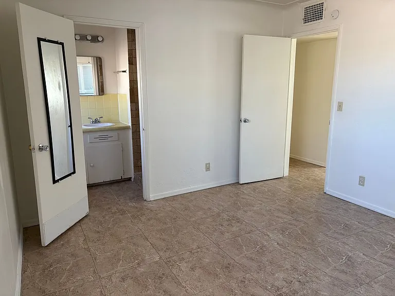 3221 E Linden St — Photo 13