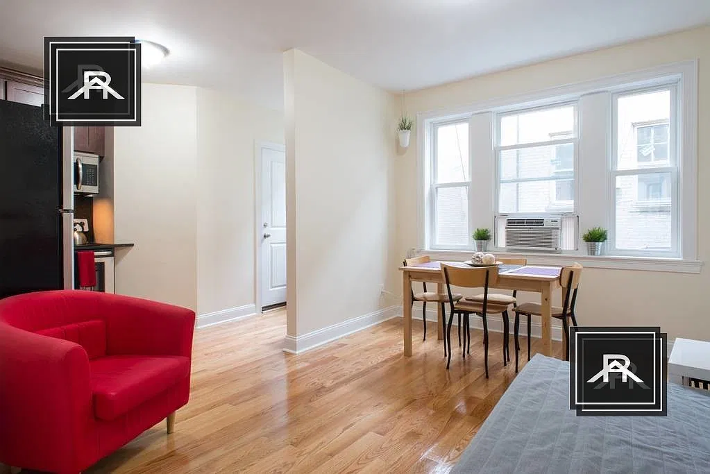 242 Kelton St — Photo 3