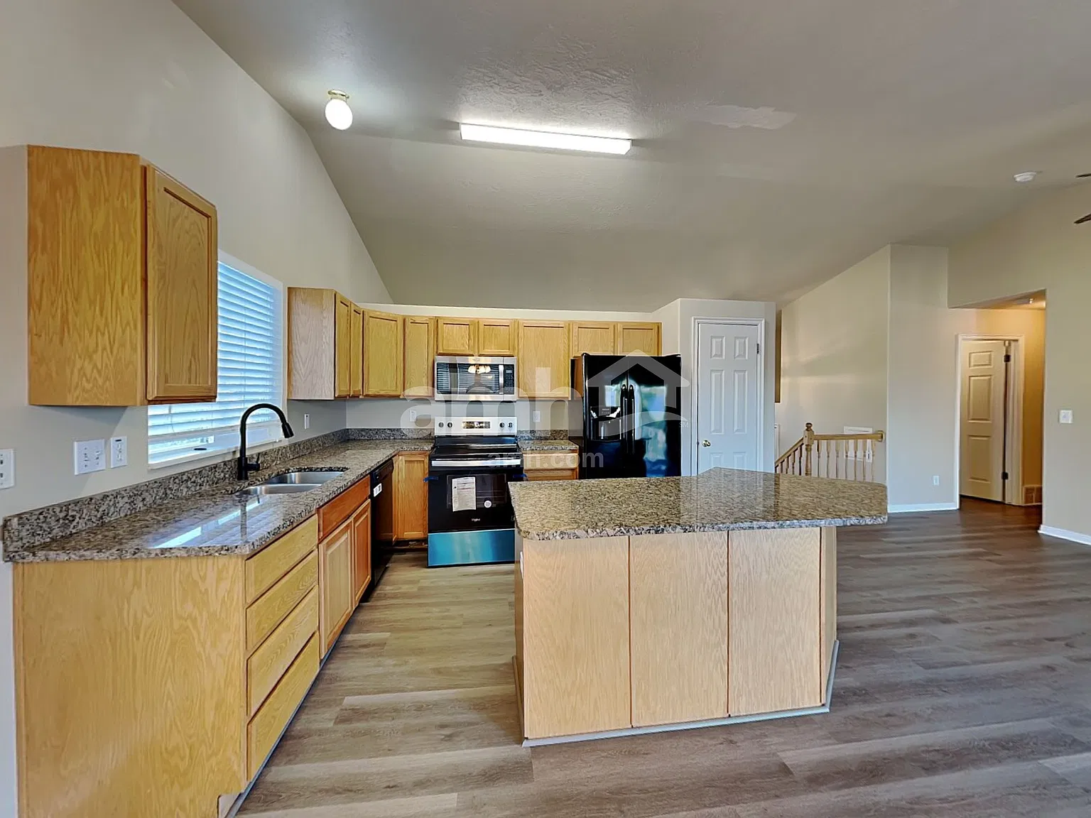 5 bed, 3.0 bath, 2909 sqft, $2,975 — Photo 3