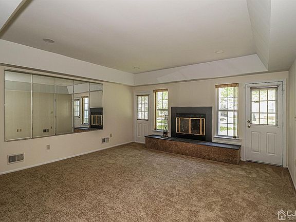 5th image of 279 Hazlitt Way