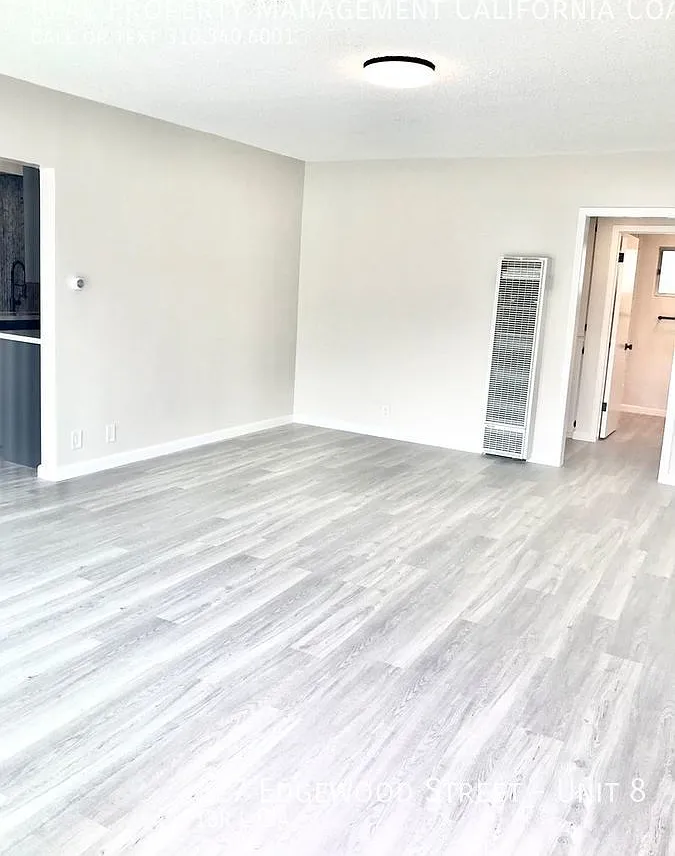 Fully Remodeled Spacious 1 Bedroom Apartment Ready for Move In! — Photo 2