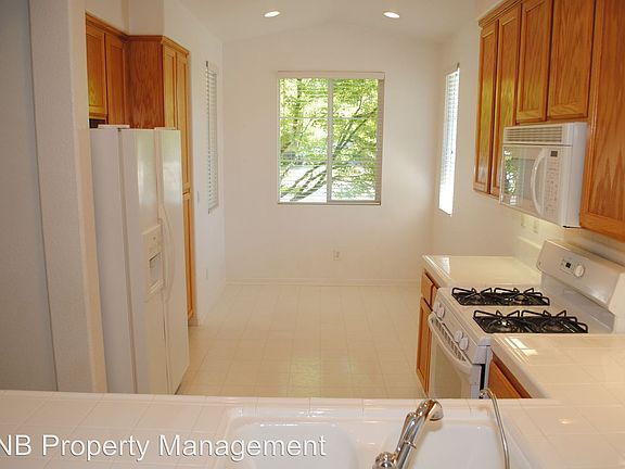 5th image of 3217 Corniche Ln