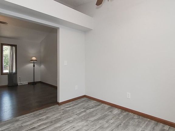 5th image of 974 Howard Dr