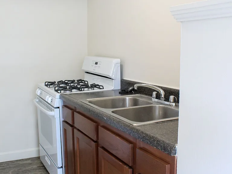 1560 E. Broad St. — Photo 30
