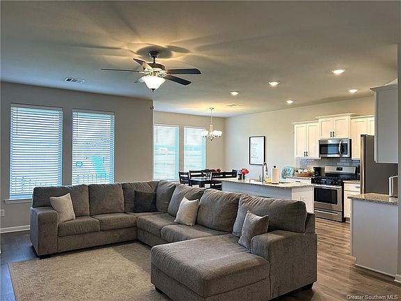 3rd image of 300 Oak Hampton Dr